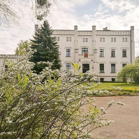 Palac Baloszyce Hotel Susz Exterior photo