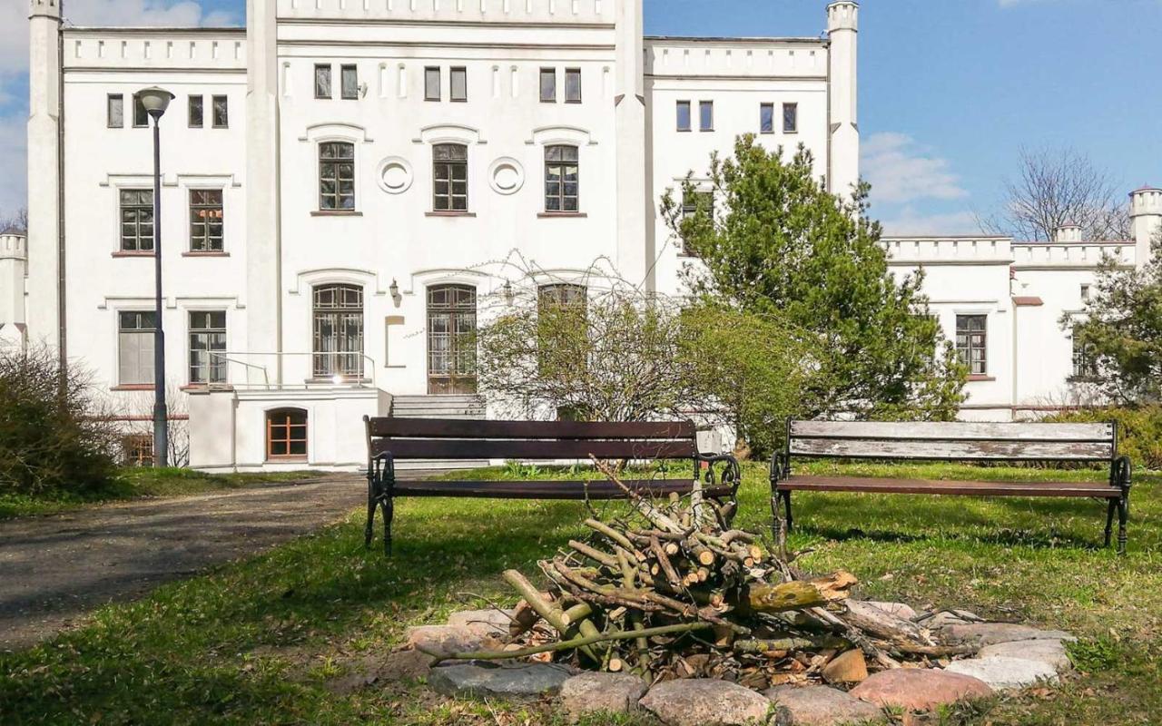 Palac Baloszyce Hotel Susz Exterior photo