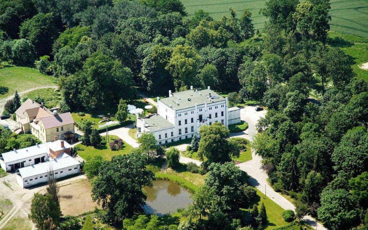 Palac Baloszyce Hotel Susz Exterior photo