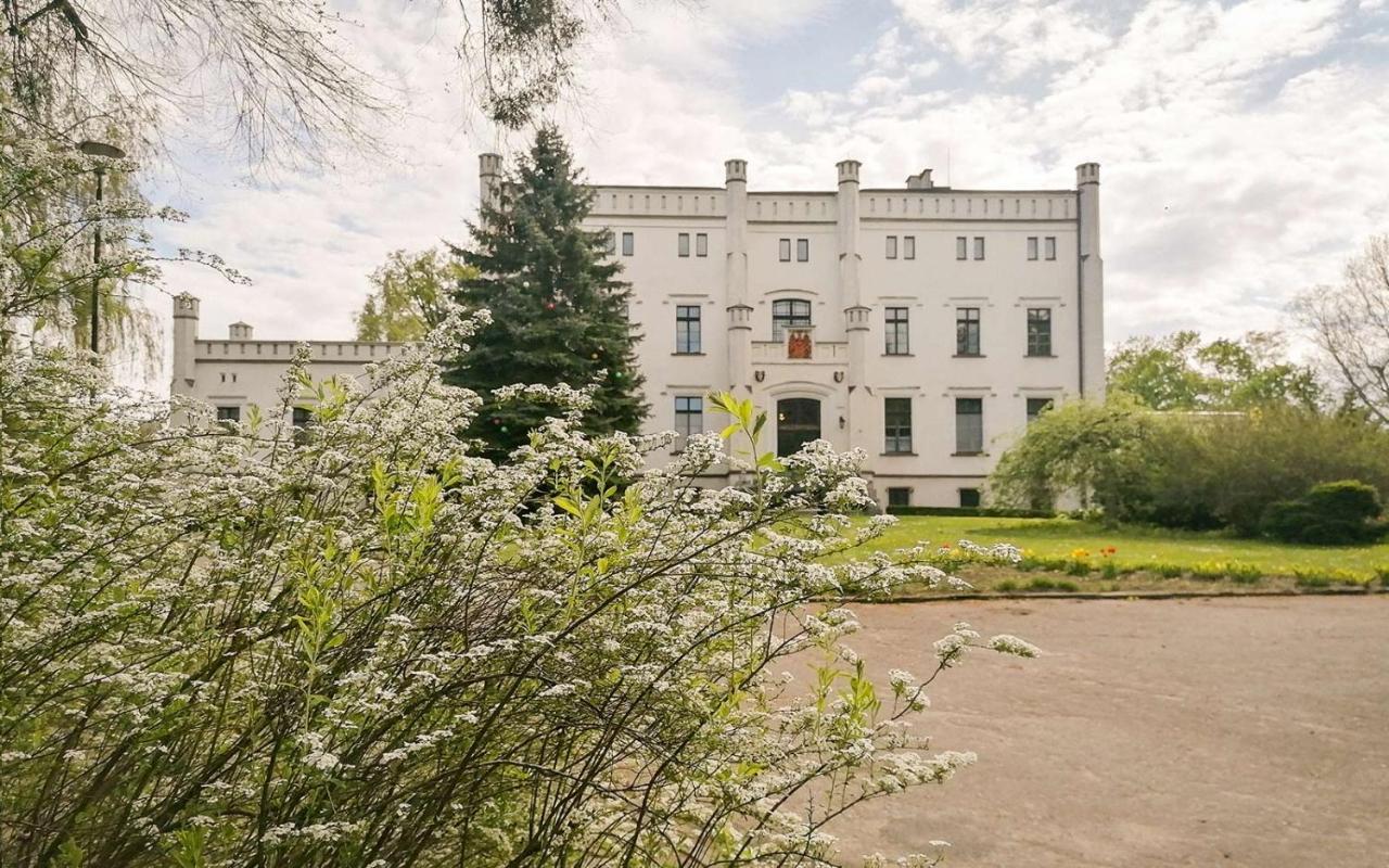 Palac Baloszyce Hotel Susz Exterior photo